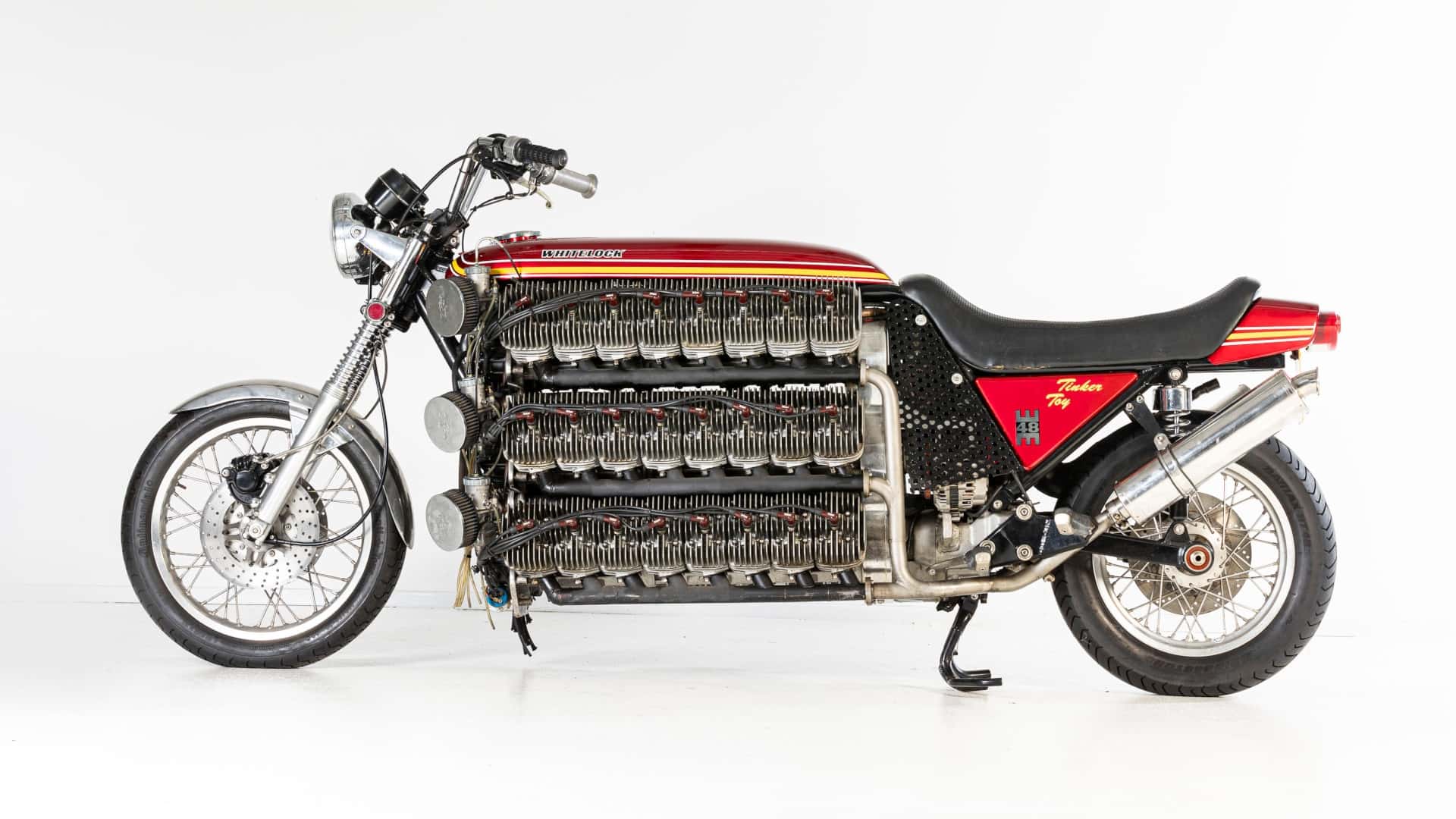 This Kawasaki has a 48-cylinder 4,2-stroke engine with a displacement ...